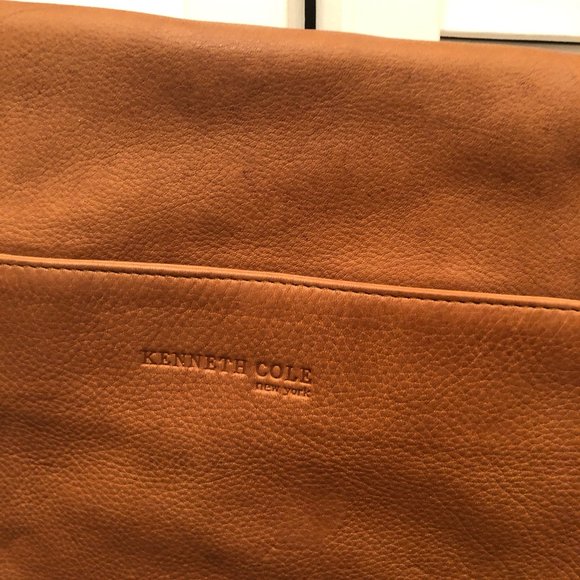 Kenneth Cole women leather messenger bag, color light cognac - Picture 3 of 12